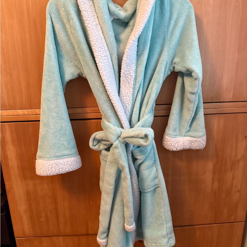 Ulta Cozy Mint Green Fleece Robe with White Trim